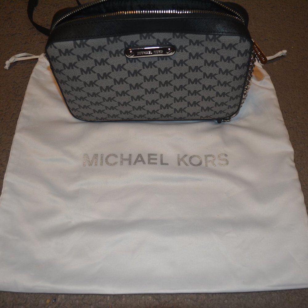Michael Kors Small Cross body bag